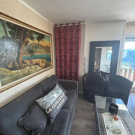 6 Places Montreal I Pla D'adet *